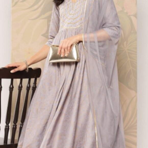 womens dress - Picture 3 of 3